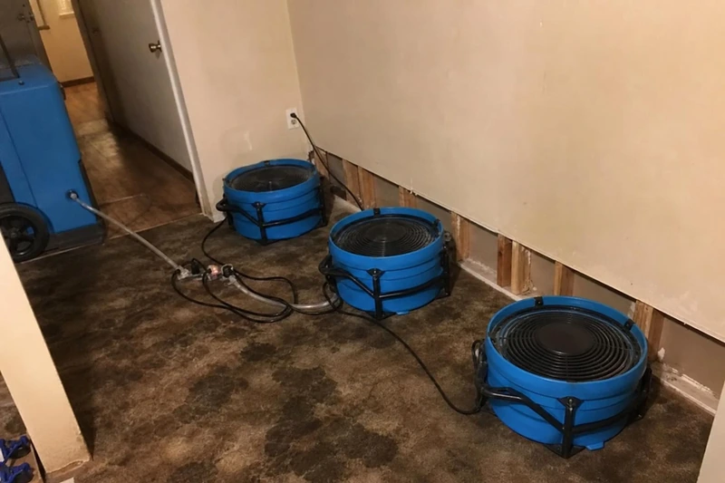 Air movers drying a Tucker Hill home after the water was removed